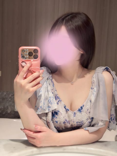 本日スタート&ラスト枠事前予約いただいてます🔔新しいシフトも出たよん
スマホのカメラ部分...📸