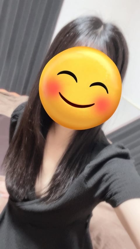 今日10時から15時まで出勤してます！

もしよければ癒されにきてみてください☺️
