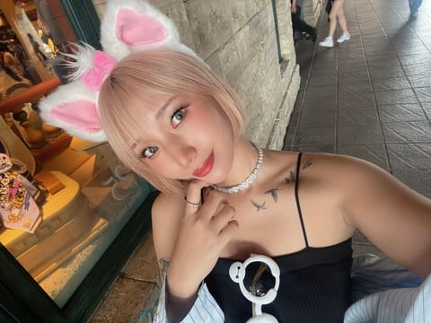 ディズニーの投稿で元気出たって言われたのでいっぱい載せていく〜🐭🏰🩵

やっぱり金髪いいね💇‍♀️🤍💛
黄泉のつがい見な