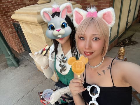 ディズニーの投稿で元気出たって言われたのでいっぱい載せていく〜🐭🏰🩵

やっぱり金髪いいね💇‍♀️🤍💛
黄泉のつがい見な