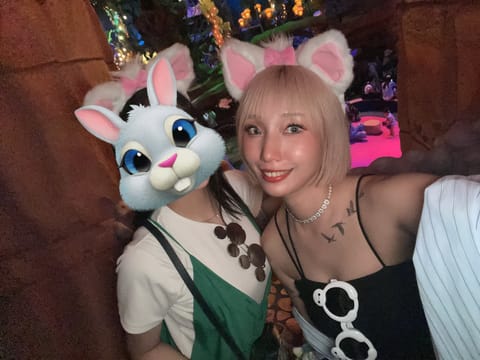 ディズニーの投稿で元気出たって言われたのでいっぱい載せていく〜🐭🏰🩵

やっぱり金髪いいね💇‍♀️🤍💛
黄泉のつがい見な
