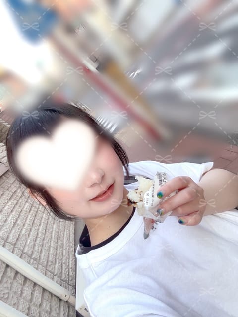 本日22:30~3:00新横浜にいます🩵

今朝は朝からおにぎり片手に散歩してました〜😂🍙

セブンの海苔佃煮おにぎりお