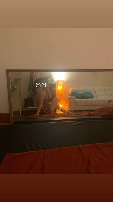こんにちは！
皆さんおつかれさまです✨

「　本日出勤　」
いたします╰(*´︶`*)╯♡

温かいオイルでのマッサージ