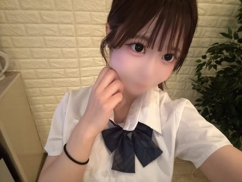 ゆいのです^.  .^
渋谷店に出勤してます♡♡
なんかミニ丈？の制服きた🤍ྀི