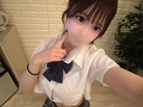 ゆいのです^.  .^
渋谷店に出勤してます♡♡
なんかミニ丈？の制服きた🤍ྀི