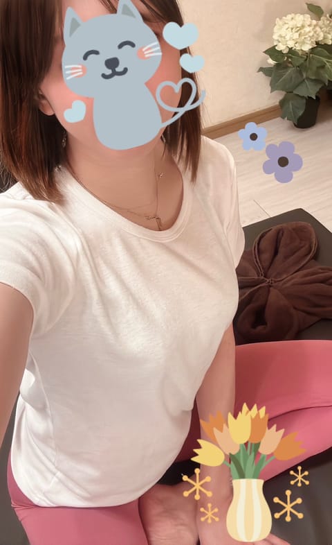 朝の投稿がなぜかできておらず(´；ω；｀)💦

本日、5/22(金)只今〜ご案内🉑です🕊

今日は少し肌寒いのでTaoで