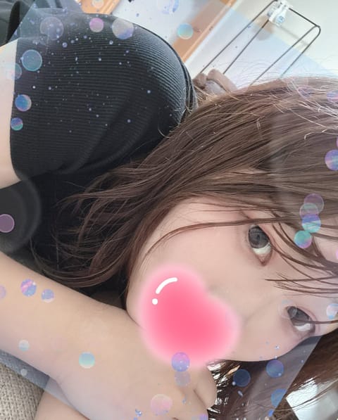 明日8/17出勤します♡
18:30〜27:00 岡崎ルーム😘

お時間ある方是非会いにきてください！

8/18からお