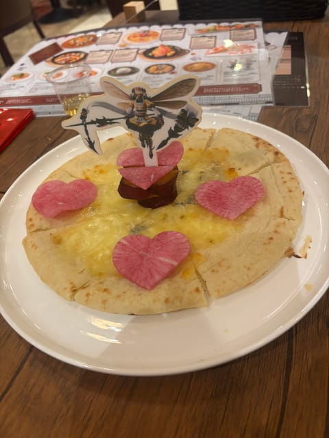 エオカフェ横浜店で爆食！
ハニーBのPizzaかわちぃ🫶
今月はディズニー旅行とLIVEもあるから楽しみ~( 'ω' و