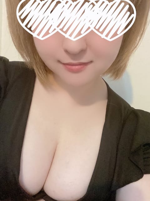 明日日曜日、12時〜18時で出勤になりました💓
お待ちしてます❣️🥰