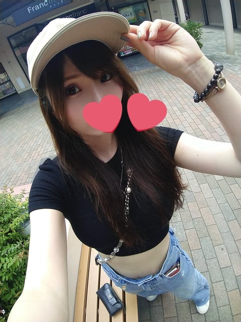 お久しぶりの出勤予定です🌼
8/3 16:00～2:00
8/4  14:00～0:00
8/7  17:00～0:00