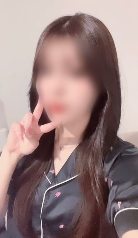 梅雨真っ只中ですね☔️
今日は久々に長袖で過ごせて嬉しい〜

もう6月後半早い💧
ということで後半のシフトです！
明日1