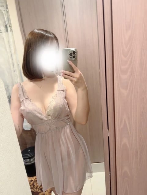 本日12:00〜20:00出勤してます🍉
急な暑さについていけてませんが
お部屋涼しくして待ってるので
ぜひ涼みにきてく