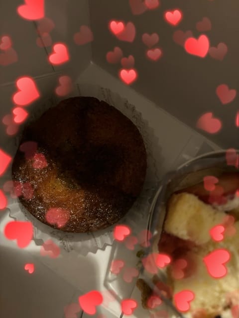 この前もありがとうございました(*ﾟ▽ﾟ*)✨
久々に会えたお兄さんも💖
ケーキ買ってくれました🍰
美味しくて今度買いに