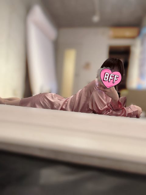 本日14時から出勤です🫶
🈳15:30〜19:00あります！☺️
今日も短い時間ですが
よろしくお願いいたします🌸