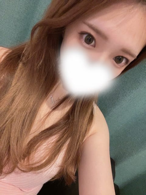 ドアップ👀✨
ちょっと前の写真なんだけど明るい髪が恋しいな〜て思ったり🤭
夏になるとハイトーンにしたくなる🌻🏖☀️

な