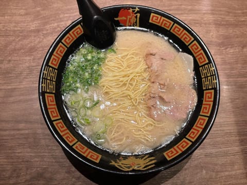 こんばんは🐈‍⬛🌙

寒いのでラーメン食べました💭
一蘭は一人でも入りやすいので好きです₍^- ·̫ -^‬₎

明日ま