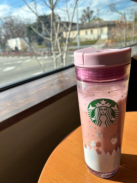 お姉さまからもらった
可愛いタンブラーでスタバ☕️𓈒 𓂂𓏸

仲良しな友達がサプライズで
お祝いしてくれて

朝から推し