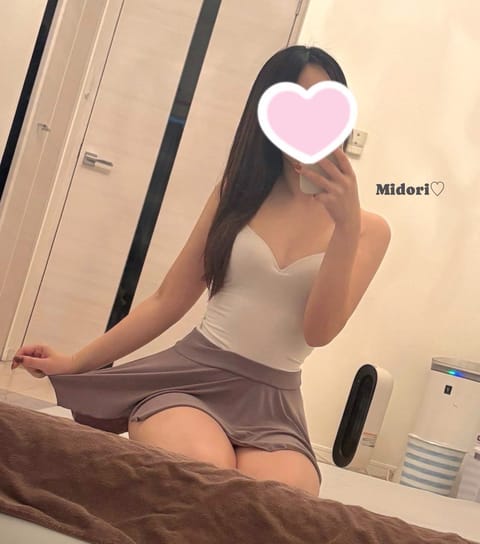 こんにちは😌みどりです✨

本日も19:00まで出勤します🌸
お部屋暖かくして待ってます🫶