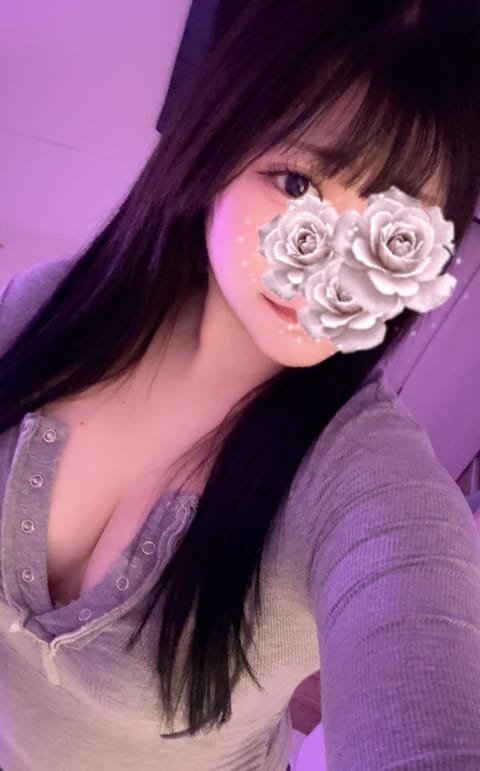 こんばんは✨本日もお部屋いますー！

久々の出勤だからたくさんのお兄さんにお会いできるの楽しみにしてます☺

20︰00