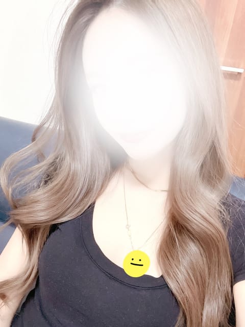 出勤してます୨୧ 

19時〜🈵
本指名ありがとうございましたっ🤍

21時〜🈵
LINEからのご予約ありがとうございま