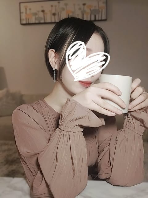 こんばんは🌛*゜
今日は優しい雨がしとしと降りそそぐ1日でしたね
雨で浮き上がった草木の匂いを感じながら、ぼんやりと景色