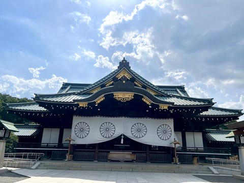 靖国神社にお参りして遊就館で色々な戦争資料を見て特攻の母トメさんの玉子丼いただきました。

去年もお参りして資料館見て回