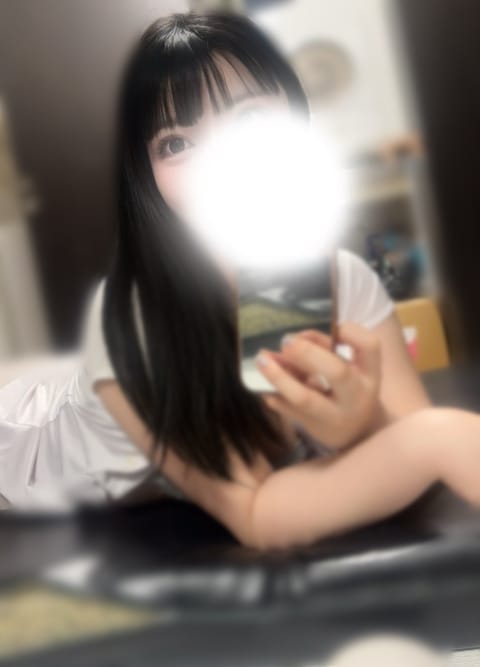 金曜日！✨️皆さまお疲れさまです🥹
本日19:00‐翌5:00までいます🫧 
事前にロングのご予約いただいてるお兄様もあ