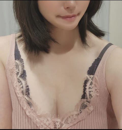 ことはです😊
みなさん土曜日いかがお過ごしですか？

本日は19:00まで田町ルームに出勤しております✨

ぜひぜひ遊び