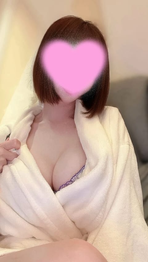 只今、ホームページに写真が非掲載に
なっていますが、出勤時間は変わらないので、お店のお電話に問い合わせお願いします🩷

