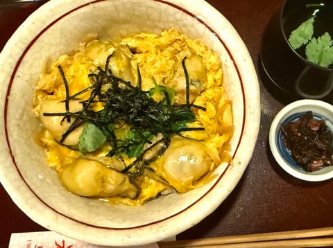 宮島にて
生まれて初めての牡蛎の卵とじ丼
すっごく美味しかったです💗

いつも🍻か🍶と一緒に
生 or 焼き or フラ