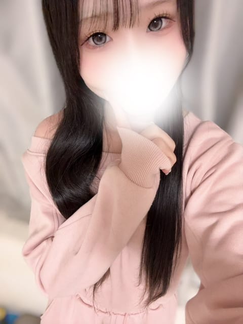 こんばんは＼(^▽^)／！
全身ピンクマンです👶🏻🎶

今日珍しく長い出勤で
18時~~~います❕

GW楽しも🫶🏻︎🍓