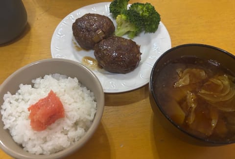 今日のすずの夜ご飯🌙*ﾟ

今日はれんこんつくねと白菜の
味噌汁頑張って作ってみたよ💕

とっても美味しかった🍒

明日