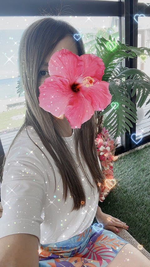 こんにちは♪
GWいかがお過ごしですか⁉️

出勤少し間が空いてしまいますが、
28日11時〜出勤します🌺
事前予約受け