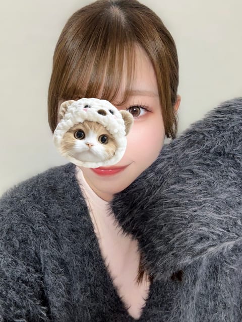 この前このカーディガン初めて着てお出かけした時にタグ付けたままになっちゃってて大焦りしました(¯―¯💧)あ！またまつ毛ギ