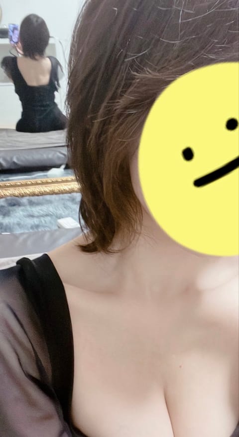 お久しぶりの色山です
覚えてますか？

髪切ったり伸びたり
寝たり起きたり
右往左往してました🫡

相変わらずです。

