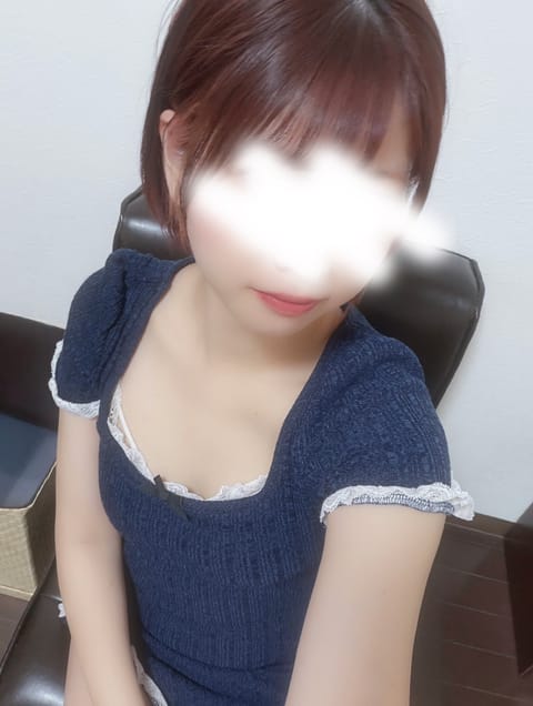 こんばんは🌙

明日23日19:30から立川ルームにいます😊💟
お時間合う方お待ちしています🙌

ショートにしました💇‍