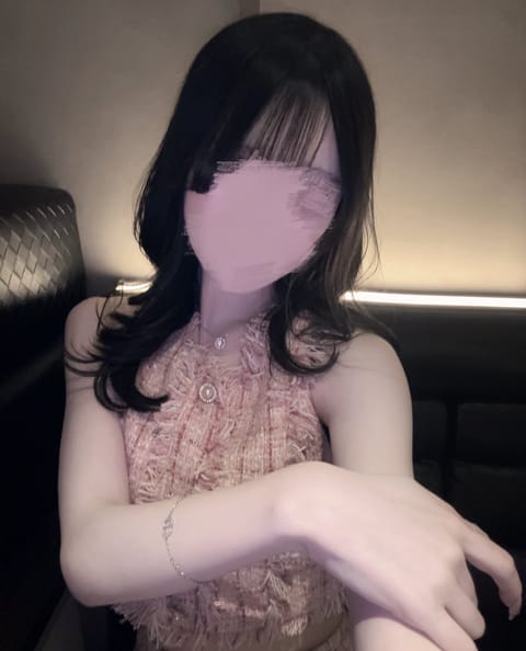 プライベートは割とお姉さん系です🌟
最近は桜咲いてるのを見かけて
春だなぁと感じたよ🌸♡
