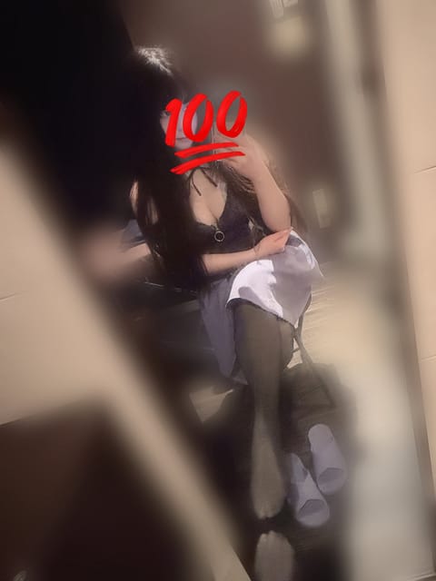 3/23(月)12:00-20:00

本日もおります⭐️

金曜日に10cmほど髪切る予定なので
わさわさヘアは木曜ま