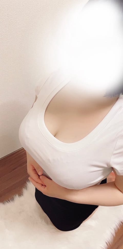 7月出勤します❣️

4日（木）16:00〜21:00
5日（金）13:00〜17:00

沢山のご予約お待ちしてます❤