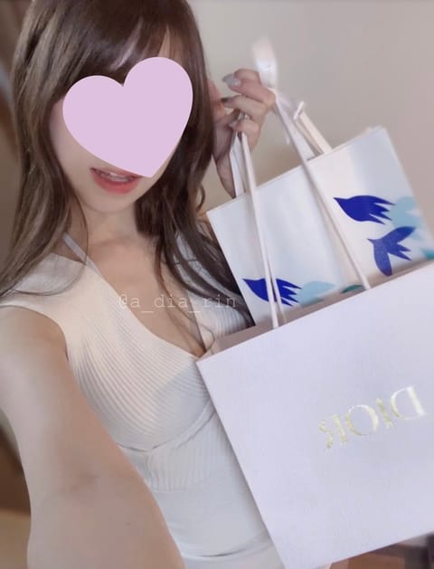 今日も仲良いかたたくさんきてくれてたのしかった🫢プレゼントもいただいちゃいました♡
最近りんちゃんの犬になりたいって言わ