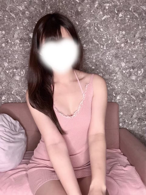 こんにちは🫧
今日からスリープハウスで働かせていただくことになったれいです🐈‍⬛💕
しっかりめの指圧も得意なので日々の疲