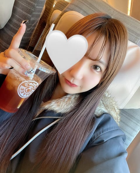 本日20：00〜5：00の出勤です🙇💕
華の金曜日はもなが沢山癒します🥰