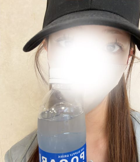 昨日の夜中からまた熱上がってきたので
今日もお休み頂いておりますが😣😭

病院きましたぁ😭
コロナとかではないので
お薬