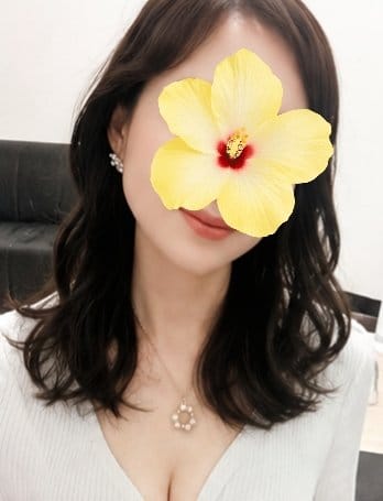 今日の暑さ、もう季節が一歩先を歩いてる感じですね☀️

明日は久しぶりに遅番で出勤します。90分コース2枠空きがあります