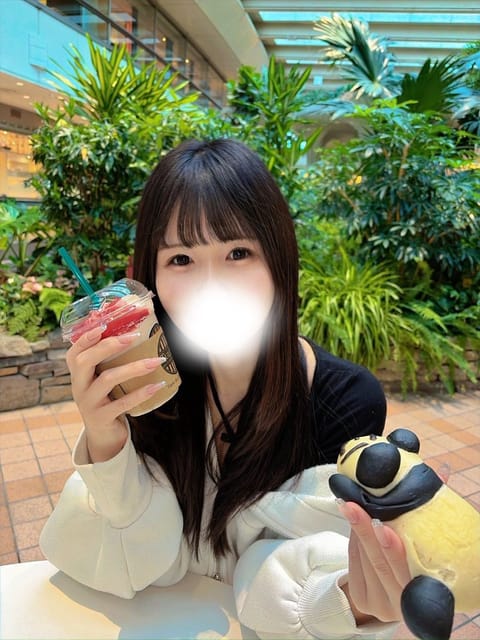 出勤しました❤︎
初出勤緊張、、、！
たくさんお兄さんを癒せるように頑張ります💕
