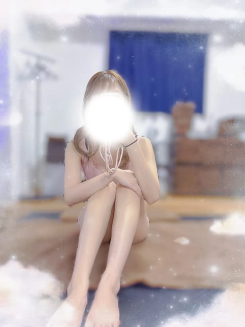 本日5時まで秋葉原ルームです🌟

久しぶりの秋葉原ルームでドキドキ💓

深夜の癒しはあいりにお任せください🫧

お誘いお