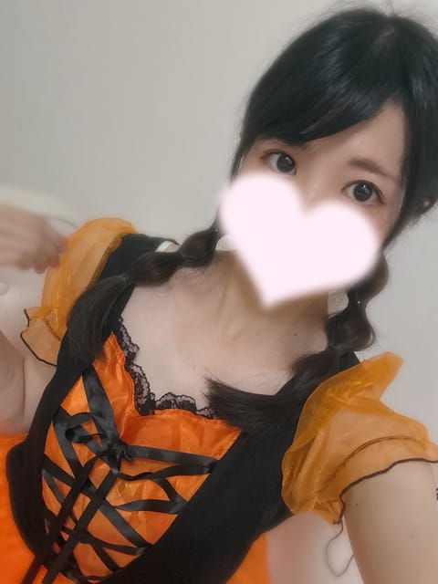 こんばんは🌙

本日19:00~出勤です❣️
既にご予約いっぱいとなっております🥳

暗くなるのが早くなってきましたね😌