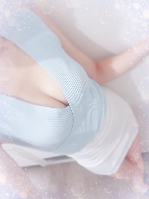 みぞれ出勤しました❄️

先日もご来店ありがとうございました🫧
久々に予約ぱんぱんになったので
嬉しい気持ちでいっぱいで