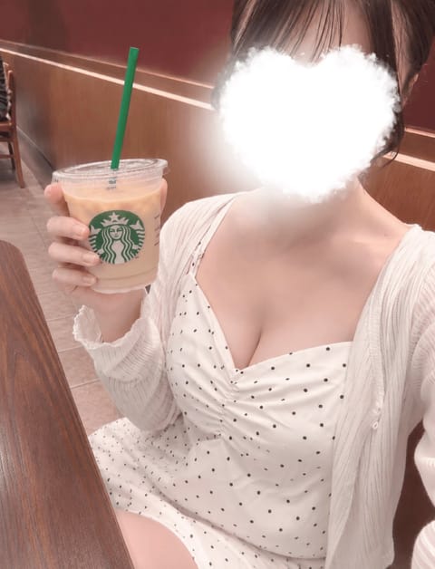 スタバのギフトカードもらったので休憩☺️
スタバ大好きです🫶

8/11 赤羽　　11:00-20:00

出勤予定です