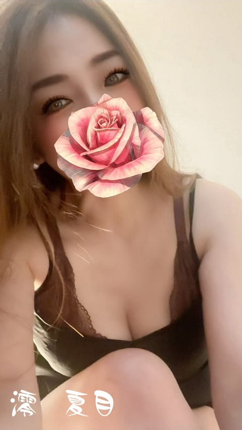 ゆく秋の寂しさを感じるころ
11月も終わりになりますね
今月も
沢山のステキな🌹お客様に
お越しいただき
感謝申し上げま